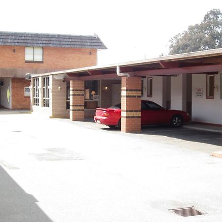 Canberra Lyneham Motor Inn Exterior foto
