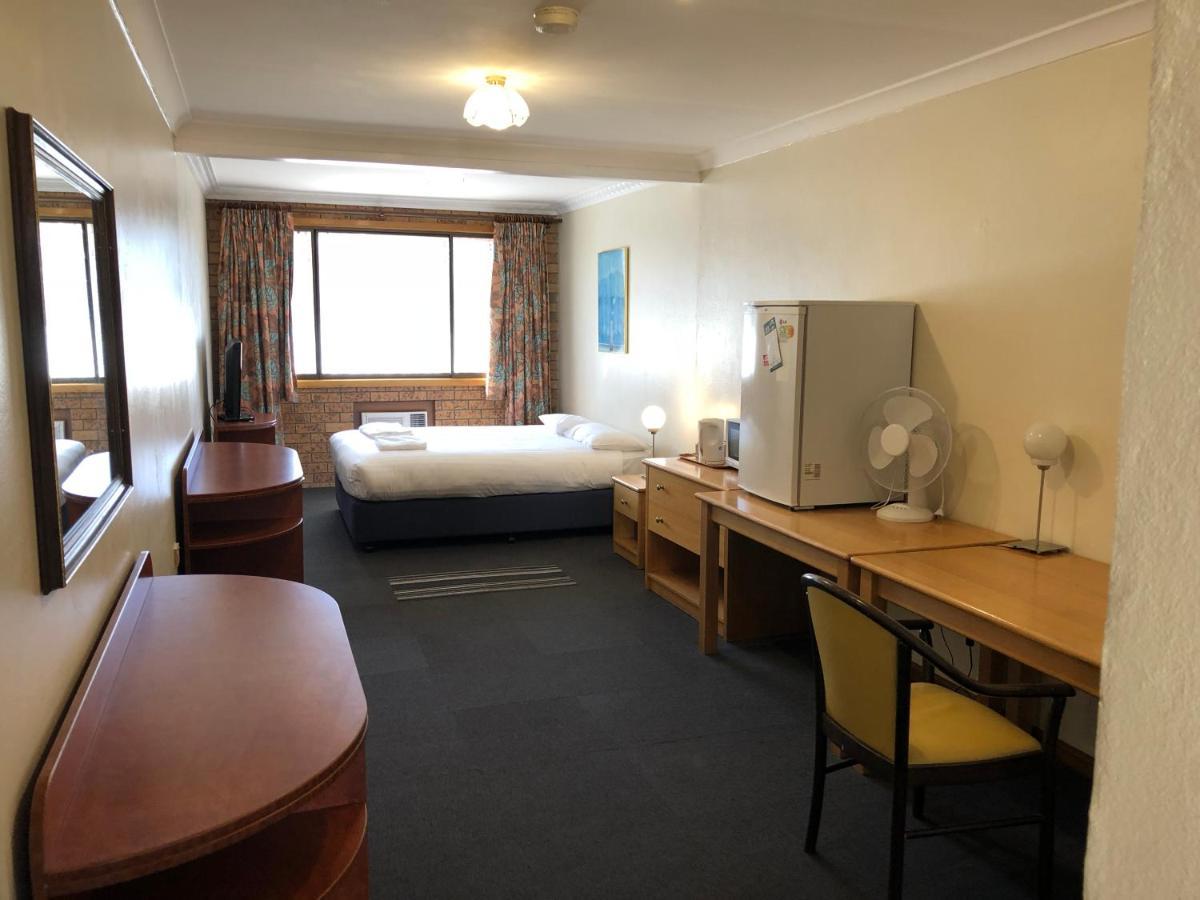 Canberra Lyneham Motor Inn Exterior foto